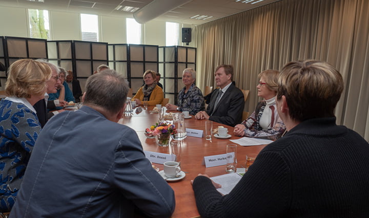 Kamerschermen voor de koning geleverd Top Partyverhuur