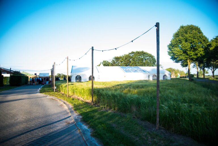 Luxe aluminium tent 10x15 + transparant dak.JPG