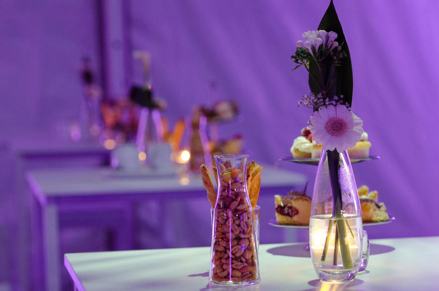 sfeerimpressie statafel voor partyverhuur en catering